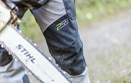 Spodnie robocze do pracy w najtrudniejszych warunkach leśnych z wykończeniem chroniącym przed przeci