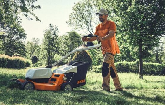 Letnie porady dotyczące idealnego trawnika ze STIHL