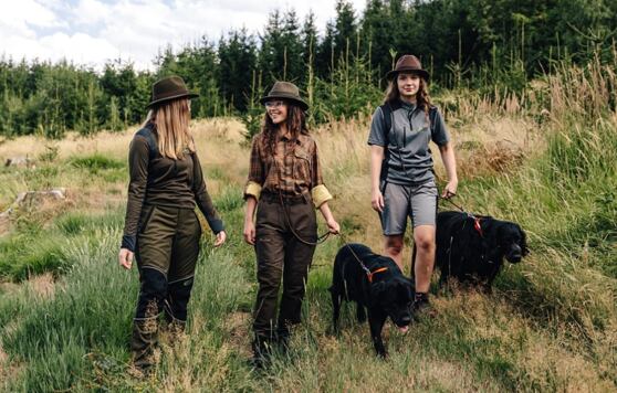 Oblečení do lesa bez předsudků: Pánské modely sluší i ženám