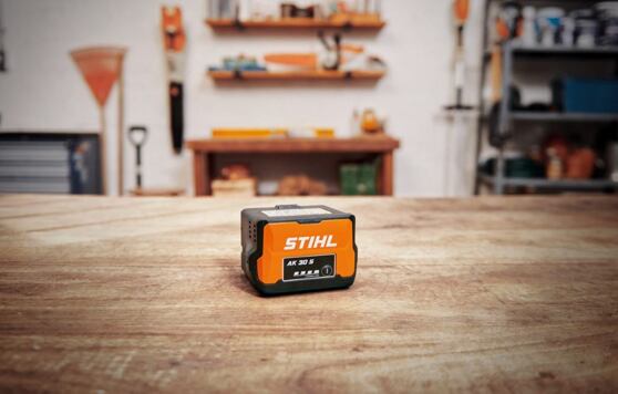System STIHL AK: Bezprzewodowa swoboda w Twoim ogrodzie