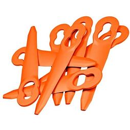 Sada několika plastových kolíků s očkem na zavěšení a ostrým hrotem, určených k upevnění plachet nebo stanů do země.