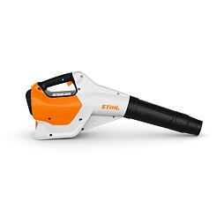 Ruční elektrický fukar na listí značky Stihl s ergonomickou rukojetí a dlouhým úzkým nástavcem pro přesné foukání.