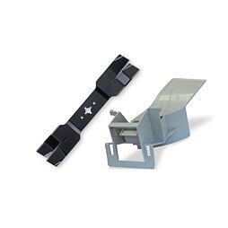 Náhradní díly pro domácí spotřebič, zahrnující kovový nůž a plastový držák či úchyt.