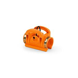 Uchycení STIHL můžete jednoduše upnout na teleskopickou tyč vyvětvovací pily nebo nůžek na živý plot.