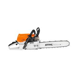 Motorová pila STIHL s prodlouženým řetězem určená pro řezání dřeva.