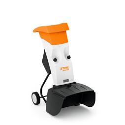 Mobilní elektrický zahradní drtič větví s kolečky pro snadný přesun a horním plnicím vstupem.