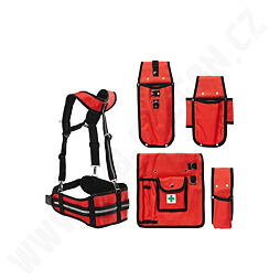 Sada červených pracovních popruhů a pouzder určených pro nosení nářadí a vybavení s reflexními prvky a prvky pro přichycení nástrojů.