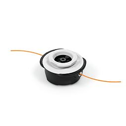 Náhradní cívka s vyztuženou strunou pro strunovou sekačku, určená k snadné výměně a provozu.