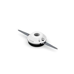 Náhradní nůž s plastovým držákem na zahradní elektrický křovinořez.