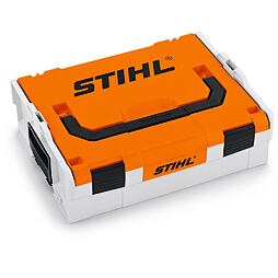 Uzavřený plastový přepravní box značky STIHL určený pro bezpečné skladování a přenášení nářadí či příslušenství.