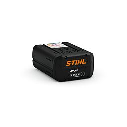 Nabíjecí lithium-iontová baterie STIHL AP 30 s indikátorem stavu nabití určená pro zahradní a lesní stroje.