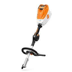 Bateriový motorový pohon s ovládací rukojetí a držadlem pro vyžínač nebo křovinořez značky Stihl.