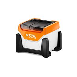 Přenosná akumulátorová nabíječka STIHL AL 1802 MO určená pro rychlé a efektivní nabíjení baterií.