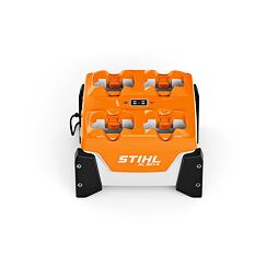 Nabíječka baterií STIHL AL 301-4 určená k rychlému a bezpečnému dobíjení čtyř akumulátorových baterií současně.