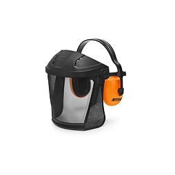 Ochranný štít s kovovou ochrannou mřížkou na obličej a připojenými oranžovými sluchátky proti hluku, upevněný na hlavě pomocí nastavitelného plastového pásku.