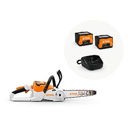 Aku motorová pila STIHL s dvěma bateriemi AK 30 S a nabíječkou pro bezkabelový provoz.