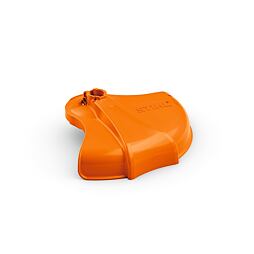 Ochranný kryt sekačky nebo křovinořezu značky Stihl, určený k zajištění bezpečnosti při sečení trávy a křoví.