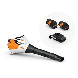 Akumulátorový foukač listí STIHL s nabíječkou a dvěma bateriemi pro bezdrátový provoz.