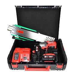 Sada elektrického nářadí včetně aku ráčny, baterie, nabíječky a speciálního nástavce v plastovém kufru.
