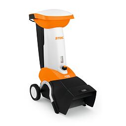 Zahradní elektrický štěpkovač na větve s kolečky, určený pro drcení zahradního odpadu.