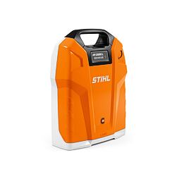Baterie STIHL AR 2000 L s indikátorem stavu nabití a madlem pro přenášení.