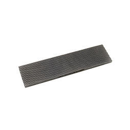 Kovová pila s úzkým dlouhým ostřím a jemným zoubkováním určená pro přesné řezání.