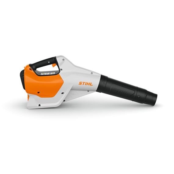 Ruční elektrický fukar na listí značky Stihl s ergonomickou rukojetí a dlouhým úzkým nástavcem pro přesné foukání.