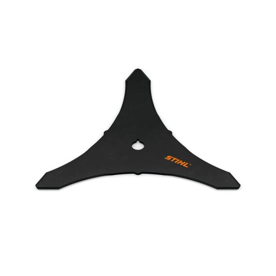 S trojcípým vyžínacím nožem STIHL BrushCut se třemi břity můžete prořezávat nebo odstraňovat hustý porost, jako je například zplstnatělá tráva a houští. 