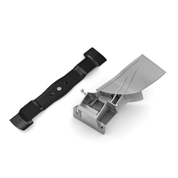 Černý sekačkový nůž vedle kovového držáku určeného k jeho upevnění.