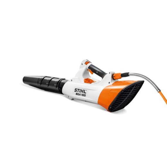 Elektrický zahradní vysavač a fukar STIHL BGA 100 s rukojetí a připojeným napájecím kabelem.