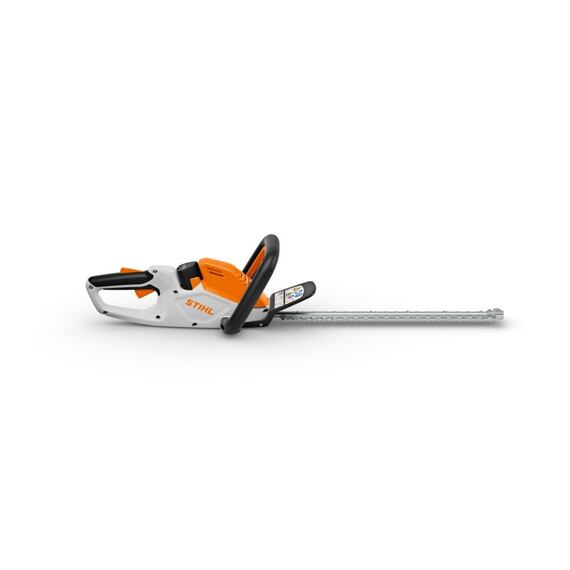 Aku plotostřih s dlouhým ostřím, ergonomickou rukojetí a označením značky STIHL.