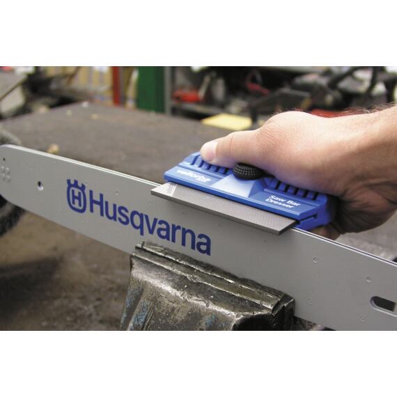 Srovnávač otřepů hran lišty