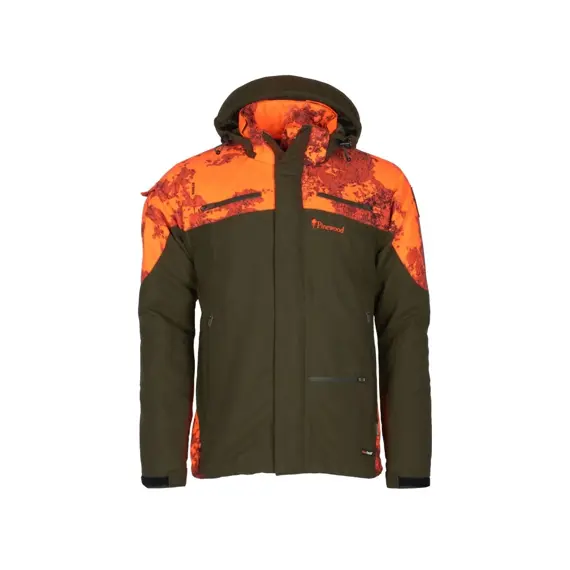 Bunda s kapucí určená pro outdoorové aktivity, s kombinací signalizační oranžové a maskovací vestavby, vybavená několika kapsami.