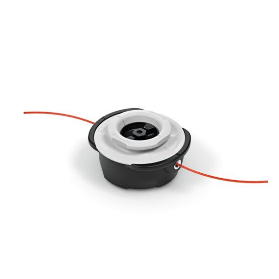 Náhradní cívka s červenou sekačkovou strunou pro zahradní elektrický nebo benzínový vyžínač trávy.