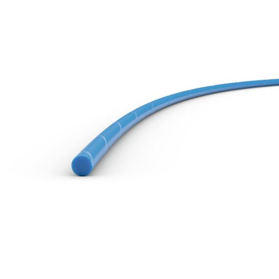 Modrý spirálově stočený ochranný návlek na kabel nebo hadici, určený k ochraně proti poškození.