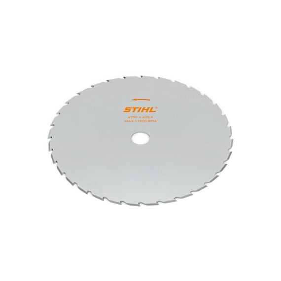 Sekací kotouč STIHL GrassCut 250-32 s nízkou rotací je vhodný zejména pro sečení podél silnic