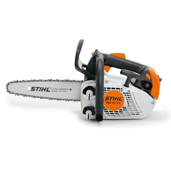 Motorová pila STIHL MS 181 T pro profesionální používání s ergonomickou rukojetí a řetězem pro řezání dřeva.