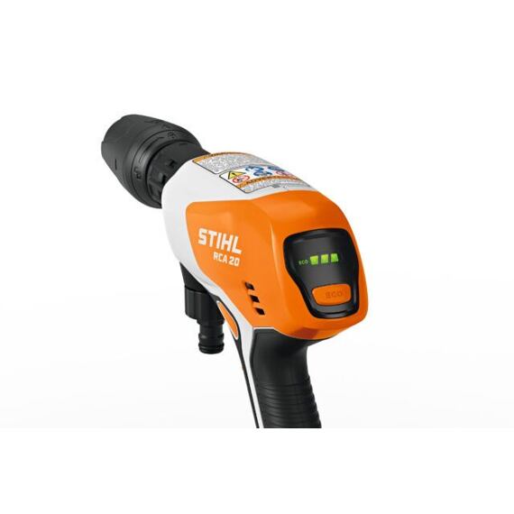 Ručná elektrická nástrčná záhradná tryska STIHL RCA 20 s ovládacím tlačidlom ECO a ukazovateľom spotreby energie.