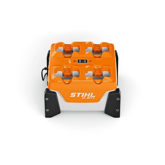 Nabíječka baterií STIHL AL 301-4 určená k rychlému a bezpečnému dobíjení čtyř akumulátorových baterií současně.