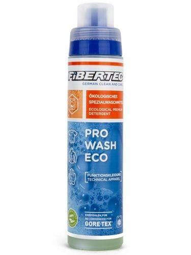 Láhev ekologického pracího prostředku Fibertec Pro Wash Eco určeného na funkční oblečení a technické textilie, doporučený pro Gore-Tex.