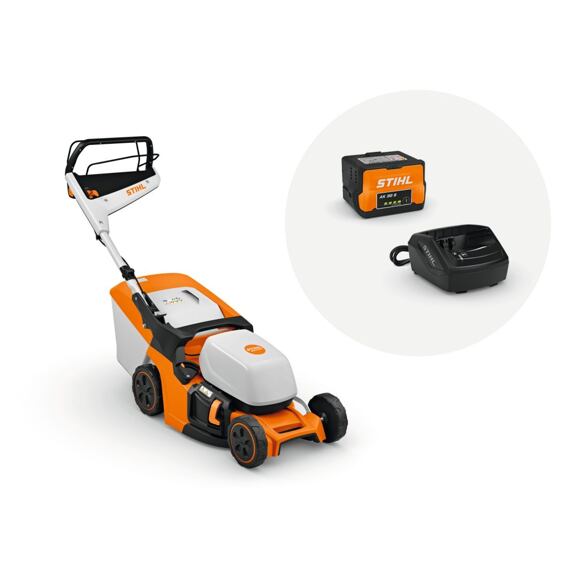 Akumulátorová zahradní sekačka STIHL s baterií a nabíječkou.