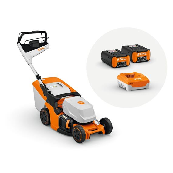 Aku elektrická sekačka STIHL s pojízdným systémem, součástí jsou dva akumulátory a rychlonabíječka.