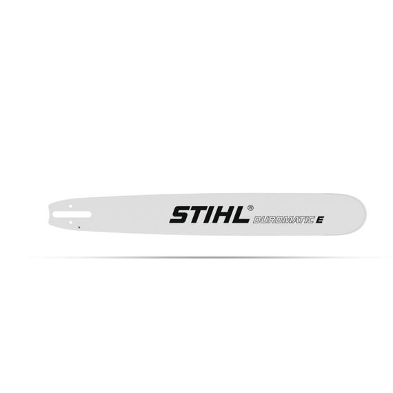 Vodicí lišta pro motorovou pilu značky Stihl s nápisem DUROMATIC E, sloužící k vedení řetězu při řezání dřeva.