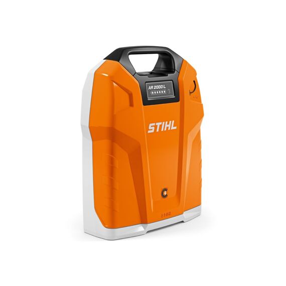 Baterie STIHL AR 2000 L s indikátorem stavu nabití a madlem pro přenášení.