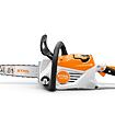Aku motorová pila Stihl MSA 60 C s řetězem a ergonomickým provedením pro řezání dřeva.