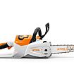 Akumulátorová motorová pila STIHL s řetězem a rukojetí pro řezání dřeva, určená pro lehkou a tichou práci.