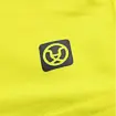 Logo značky se symbolem stylizované šelmy uvnitř čtverce na textilu.