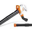 Ruční elektrický vysavač a foukač zahradního listí se dvěma vyměnitelnými tryskami pro různé pracovní režimy.