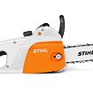 Elektrická řetězová pila STIHL s ergonomickou rukojetí a bezpečnostním vypínačem.
