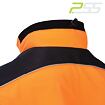 Vrchní část reflexní oranžové pracovní bundy s černým límcem a stahovací šňůrkou vzadu.